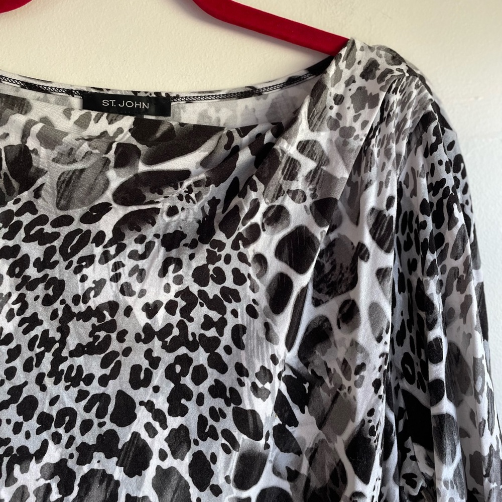 St. John Black and White Animal Print 3/4 Sleeve Knit Shirt Size L - Picture 3 of 7